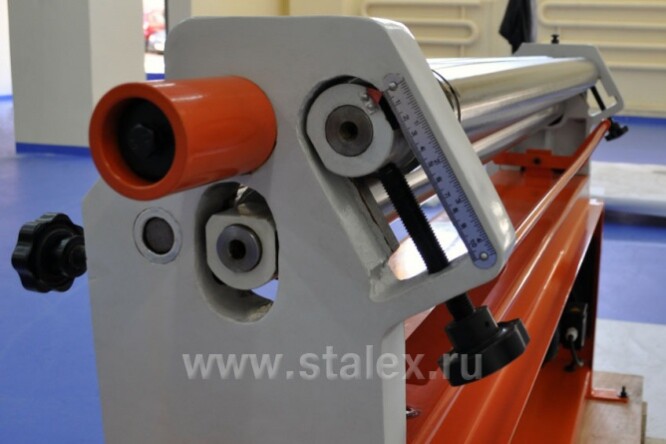 Станок вальцовочный электромеханический Stalex ESR - 1300x1.5